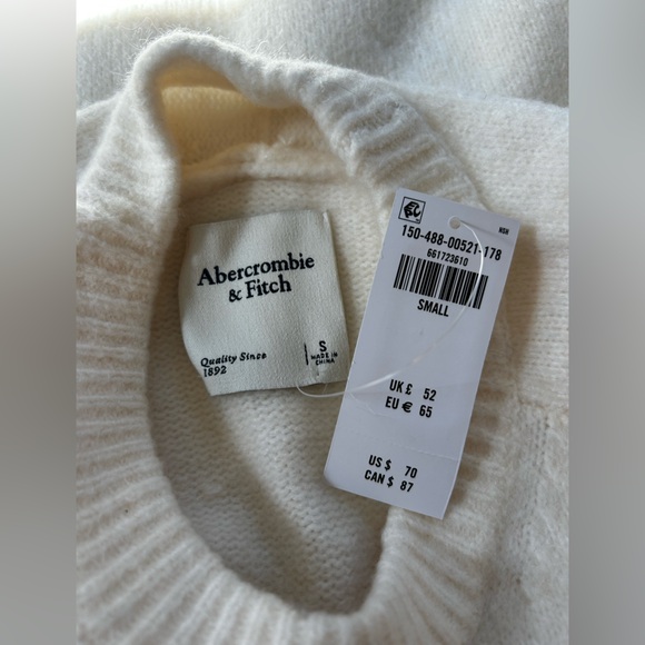 Abercrombie & Fitch Cream Crewneck Sweater with Red Embroidered Motif - Picture 4 of 4